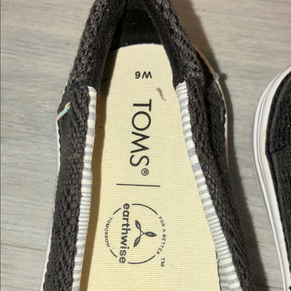 TOMS Earthwise Black Slip-On Sneakers – Women’s Size 6 - Picture 2 of 7